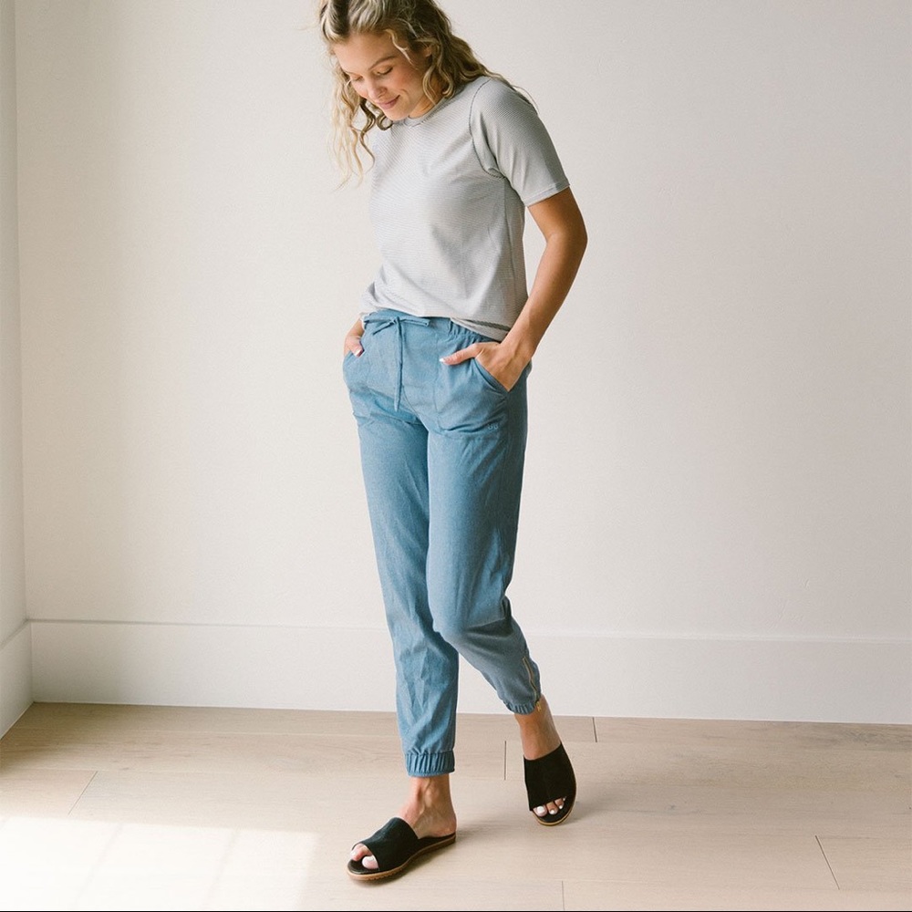 ALBION -Light Blue Chambray Jetsetters